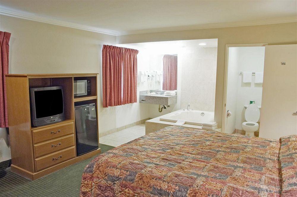 Motel Americas Value Hollywood